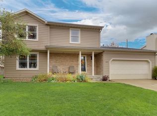 407 Beacon Cir, Bloomington, IL