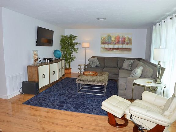 5th image of 7321 Lake Dr