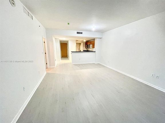 5th image of 253 NE 2nd St APT 1406