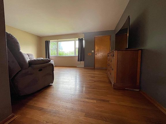 3rd image of 5749 Juliemarie Ct