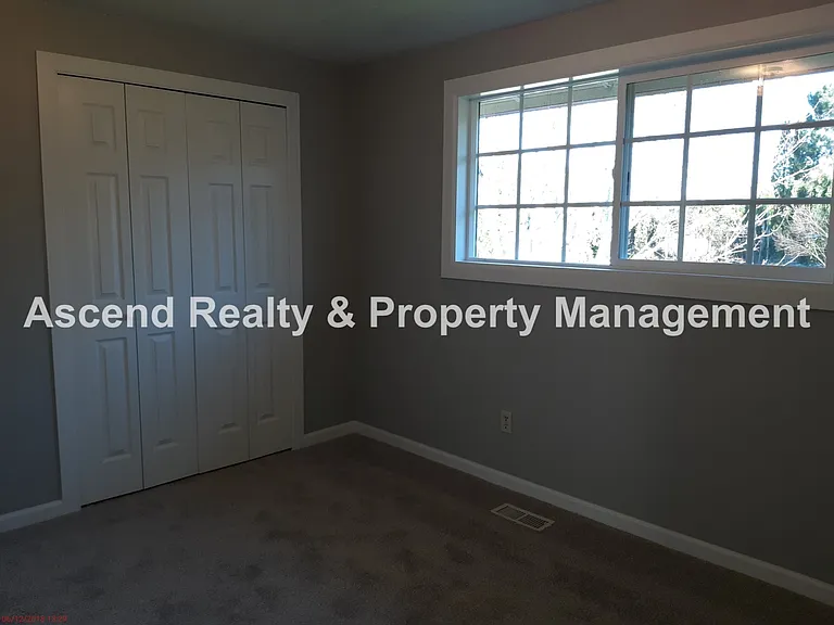 1114 SW Wright Ct — Photo 12