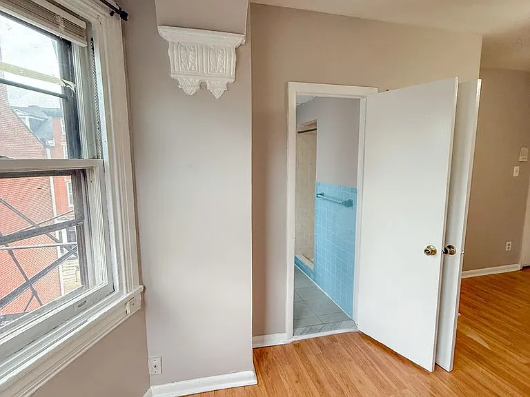 1121 Spruce St — Photo 13