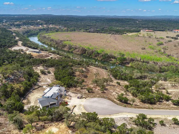 2042 Paradise Pkwy, Canyon Lake, TX 78133