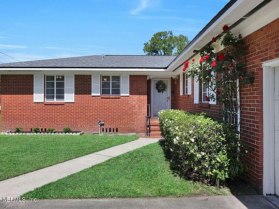 4th image of 3923 VIA DE LA REINA Street
