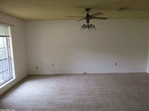 4th image of 2504 Wilshire Dr