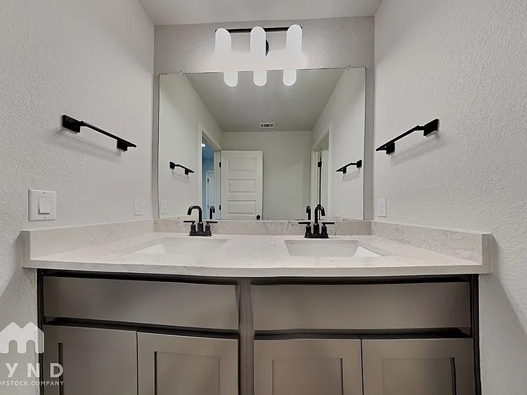 8003 Andravida Dr — Photo 16