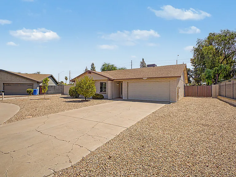 17213 N 35th Dr — Photo 1