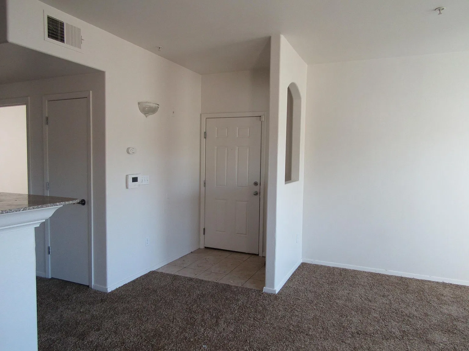 2 bed, 958 sqft, $2,300 — Photo 3