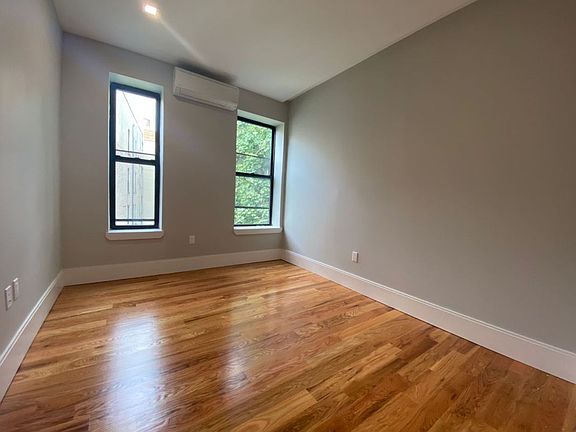 4th image of 245 Sullivan Pl #C3