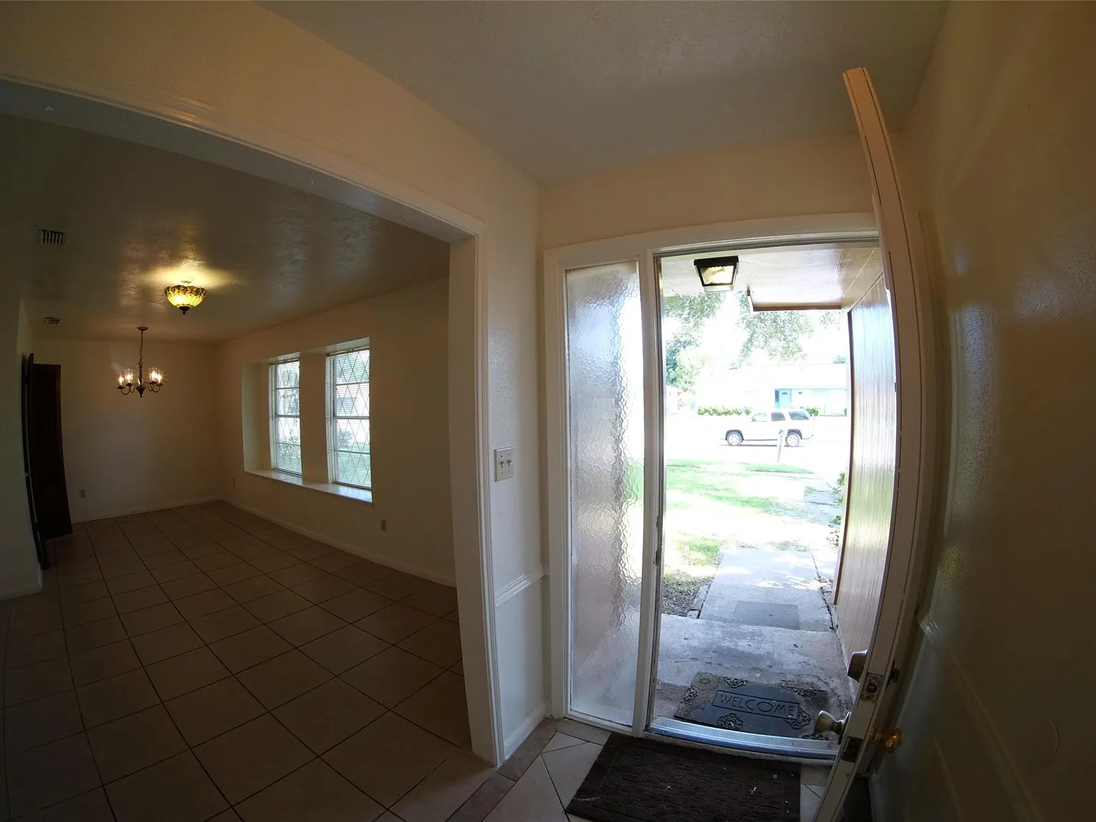 3 bed, 2.0 bath, 1668 sqft, $2,000 — Photo 3