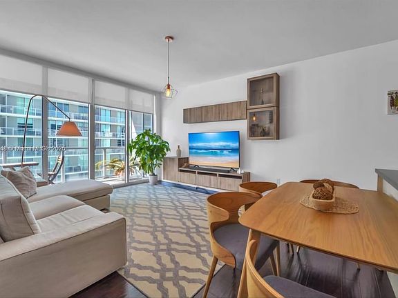 3rd image of 1111 SW 1st Ave APT 2015-N