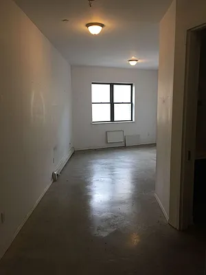 Rented by Flatiron Real Estate Advisors LLC | media 28