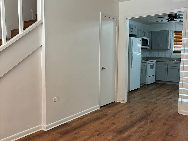 Crestwood Apartments — Photo 35