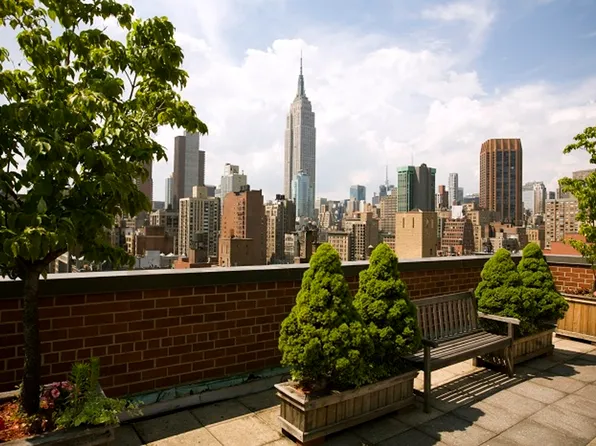 200 East 27th Street image 7 of 11