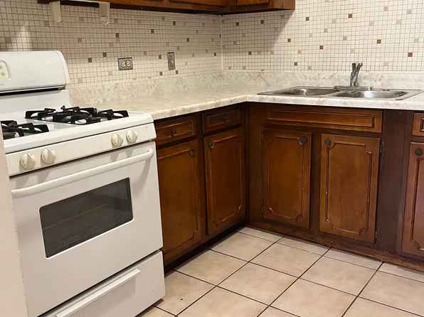 (undisclosed Address), Chicago, IL 60638