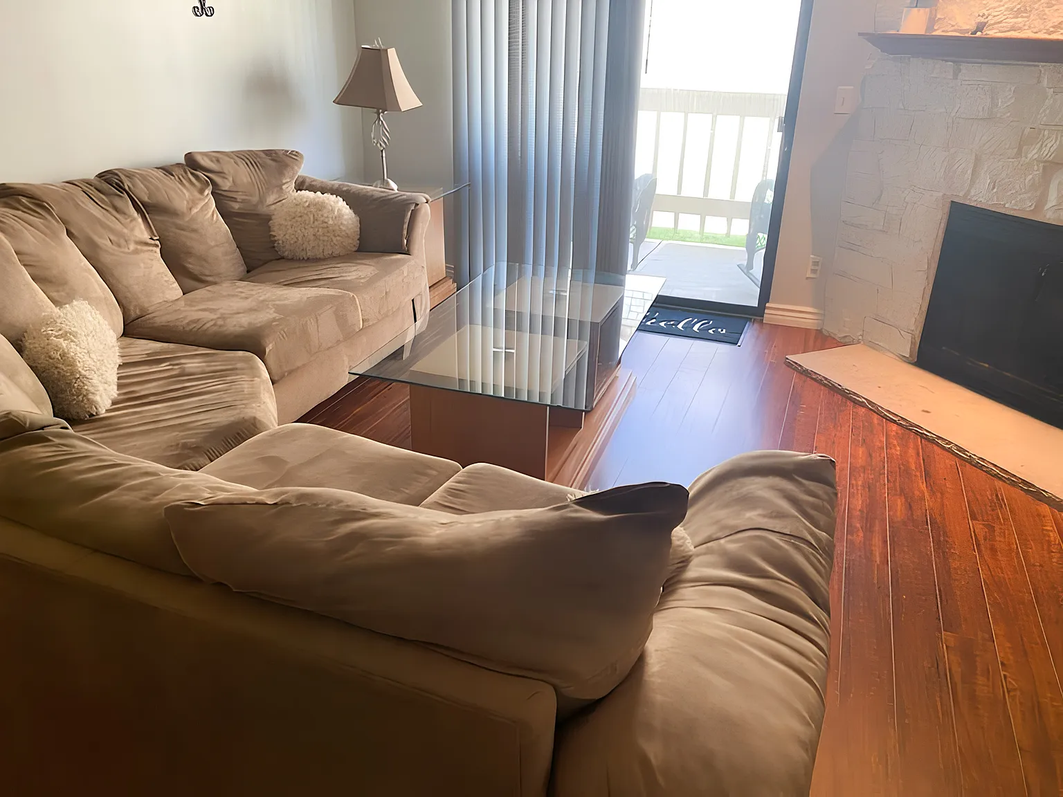 1 bed, 1.0 bath, 701 sqft, $2,624 — Photo 2