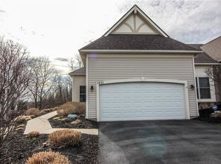 1031 Chapelhill Dr, Victor, NY 14564