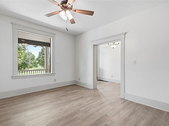 4th image of 702 E 12th Ave