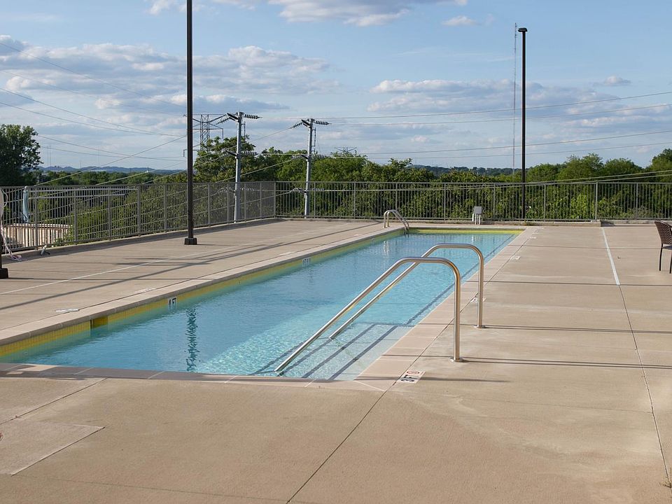 Swimming pool (overlooks downtown)