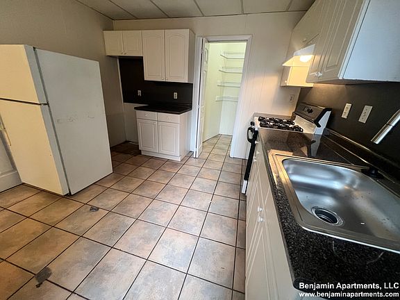2nd image of 433-435 Cambridge St #6