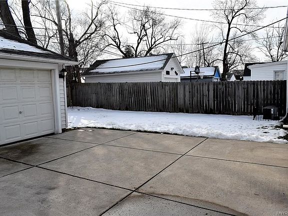 3rd image of 160 Hamilton Blvd