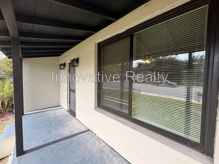 144 N Park Ave — Photo 2