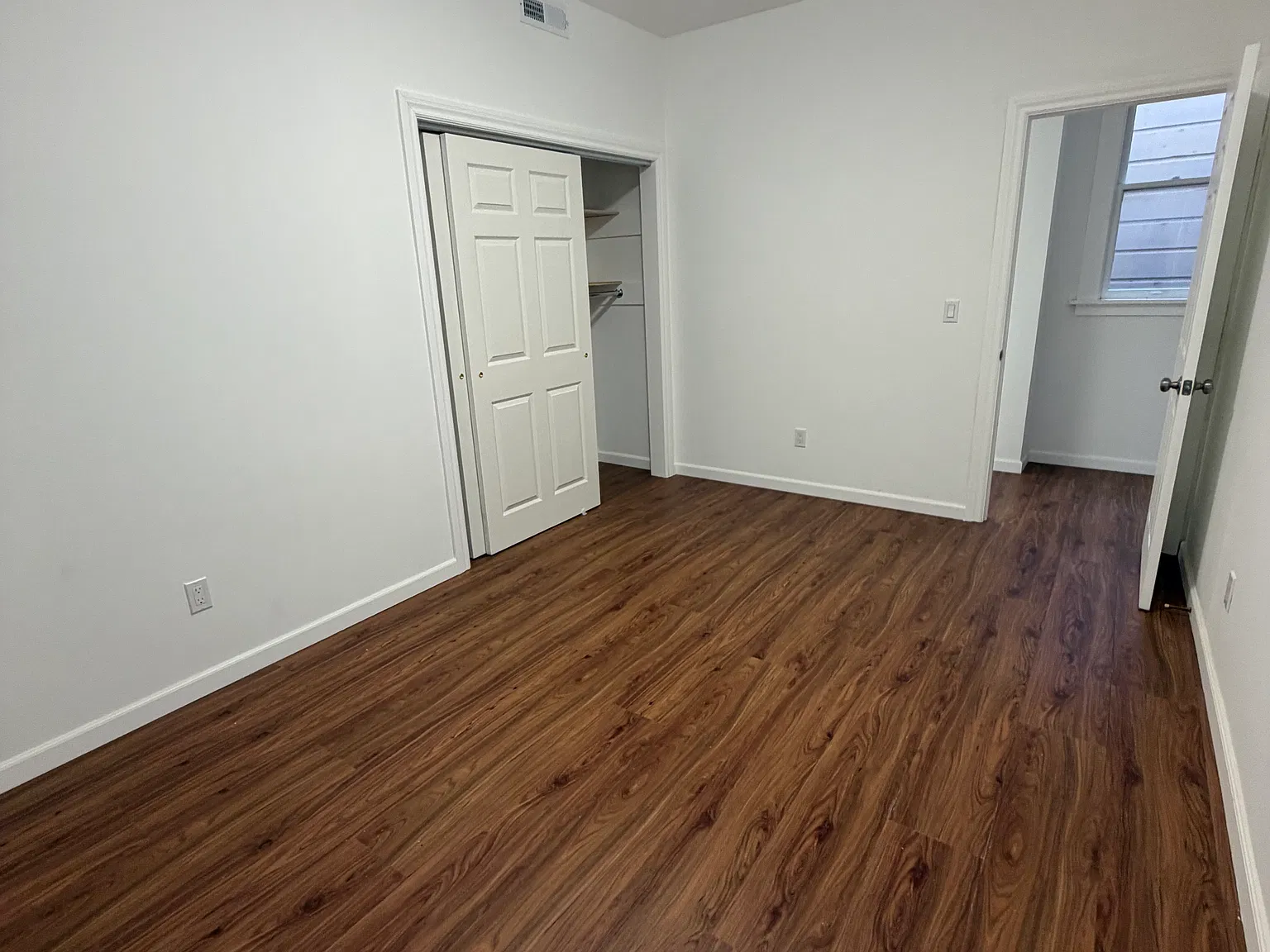 2 bed, 900 sqft, $5,000 — Photo 3
