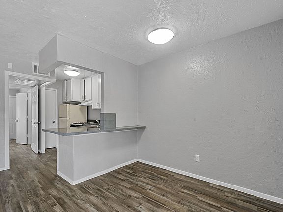 3rd image of 3328 Willow Creek St #103
