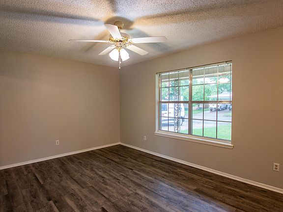 4th image of 1211 Brookshire Dr