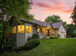 1913 Creekview Ct, Chanhassen, MN 55317