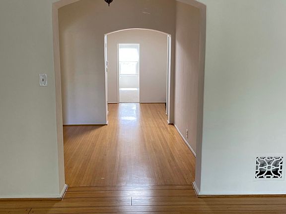 5th image of 129 S Crescent Dr
