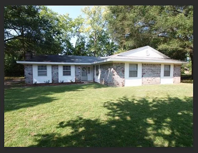 3 Honeysuckle Ln