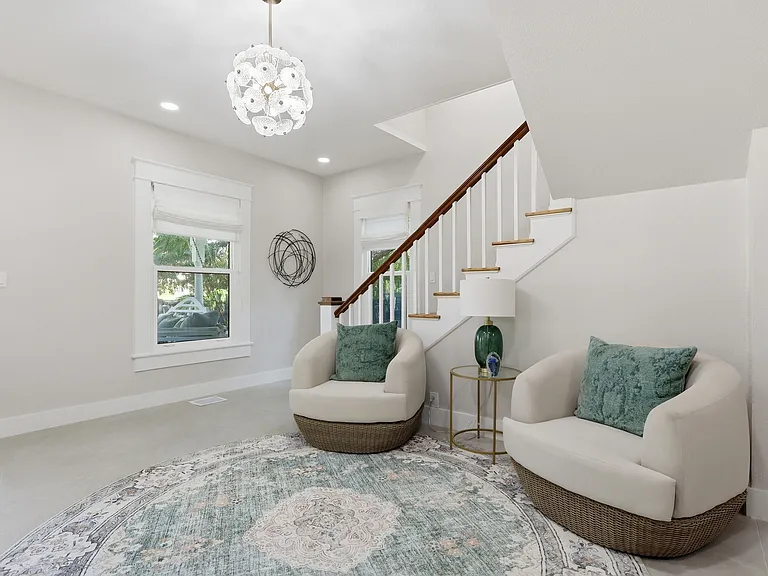 1611 Hyde Park St — Photo 36