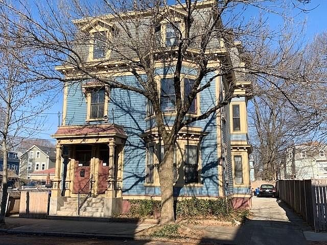 1st image of 19 Wood St #1