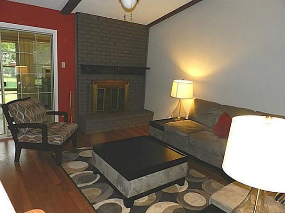 5th image of 1432 Applegate Dr