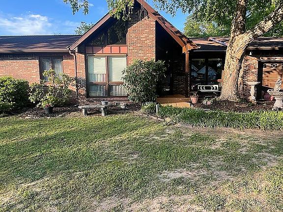 2nd image of 6728 Park Cir