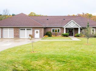 692 Stonehill Dr, Chelsea, MI 48118