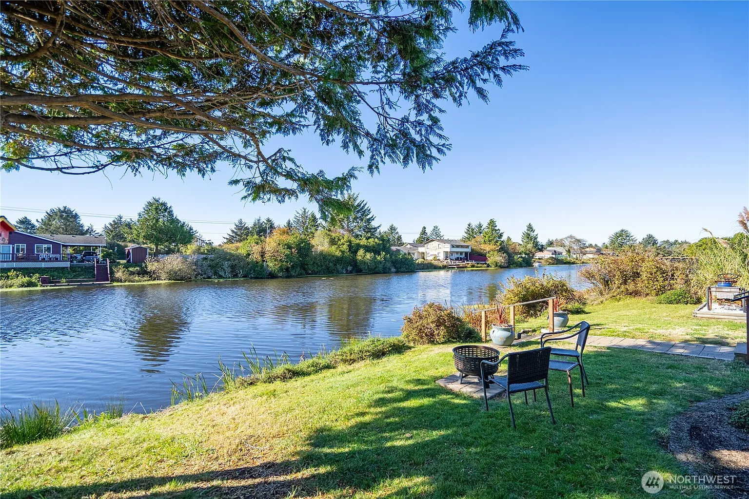 213 Canal Drive NE photo 1