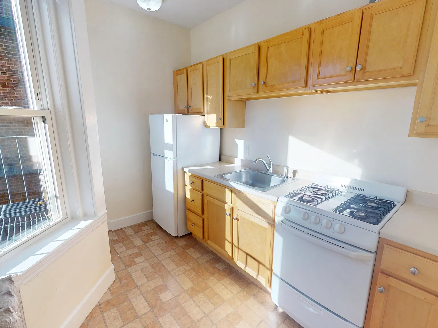 1376 Commonwealth Ave — Photo 3