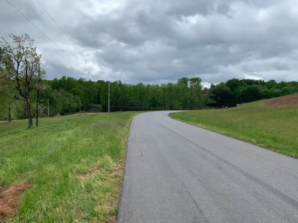 1 Willow Creek Rd, Rocky Mount, VA 24151