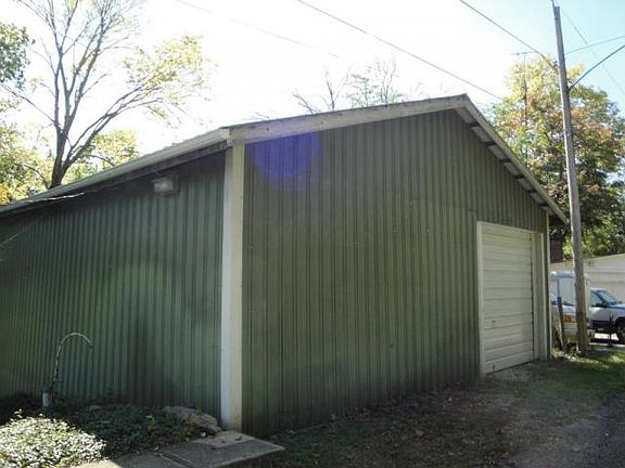 5th image of 6871 Avon Dr