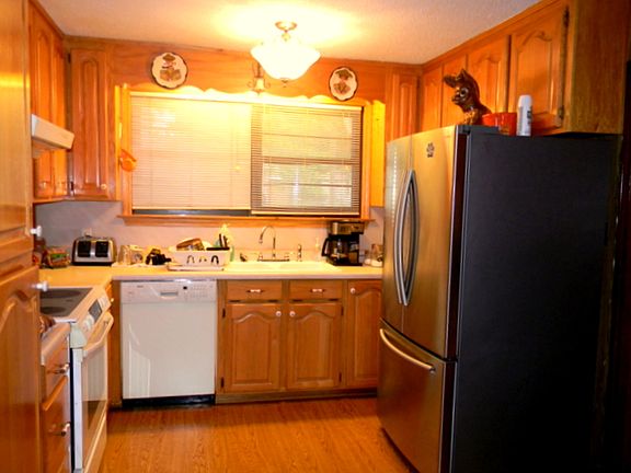 4th image of 1608 Moisant Dr