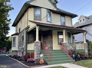 855 13th Ave, Prospect Park, PA 19076