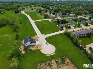 1921 Zara Trce, Clinton, IA 52732