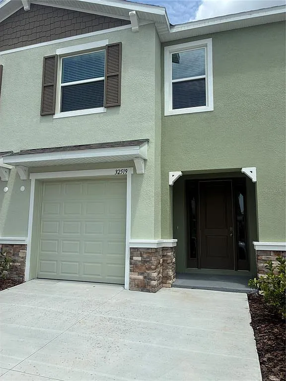 3 bed, 2.5 bath, 1673 sqft, $2,295 — Photo 2