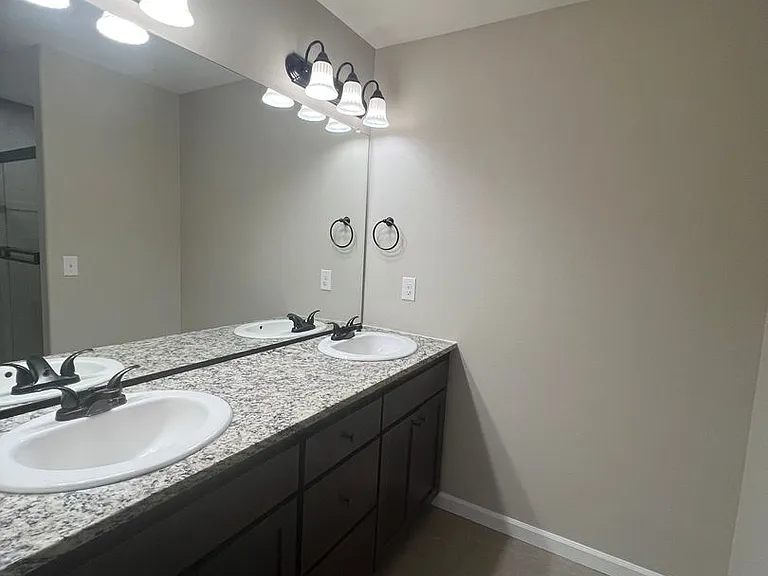 2641 NE 130th Ct — Photo 17