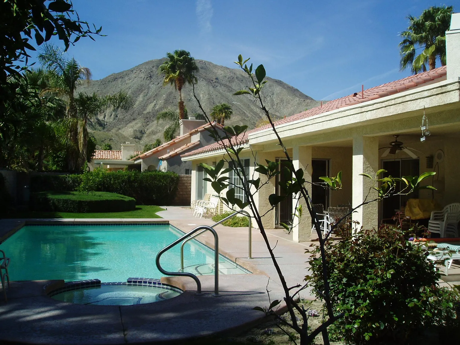 111 Chelsea Cir — Photo 1