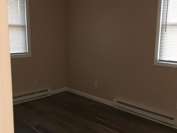2nd image of 336 Lakeshore Dr E