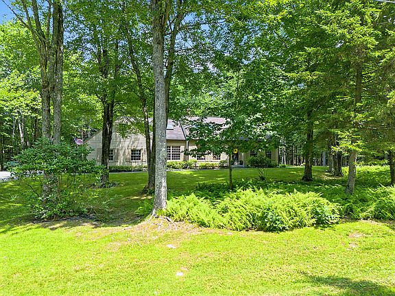 4th image of 31 Pheasant Run Road