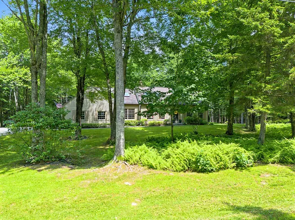 31 Pheasant Run Road, Belgrade, ME 04917
